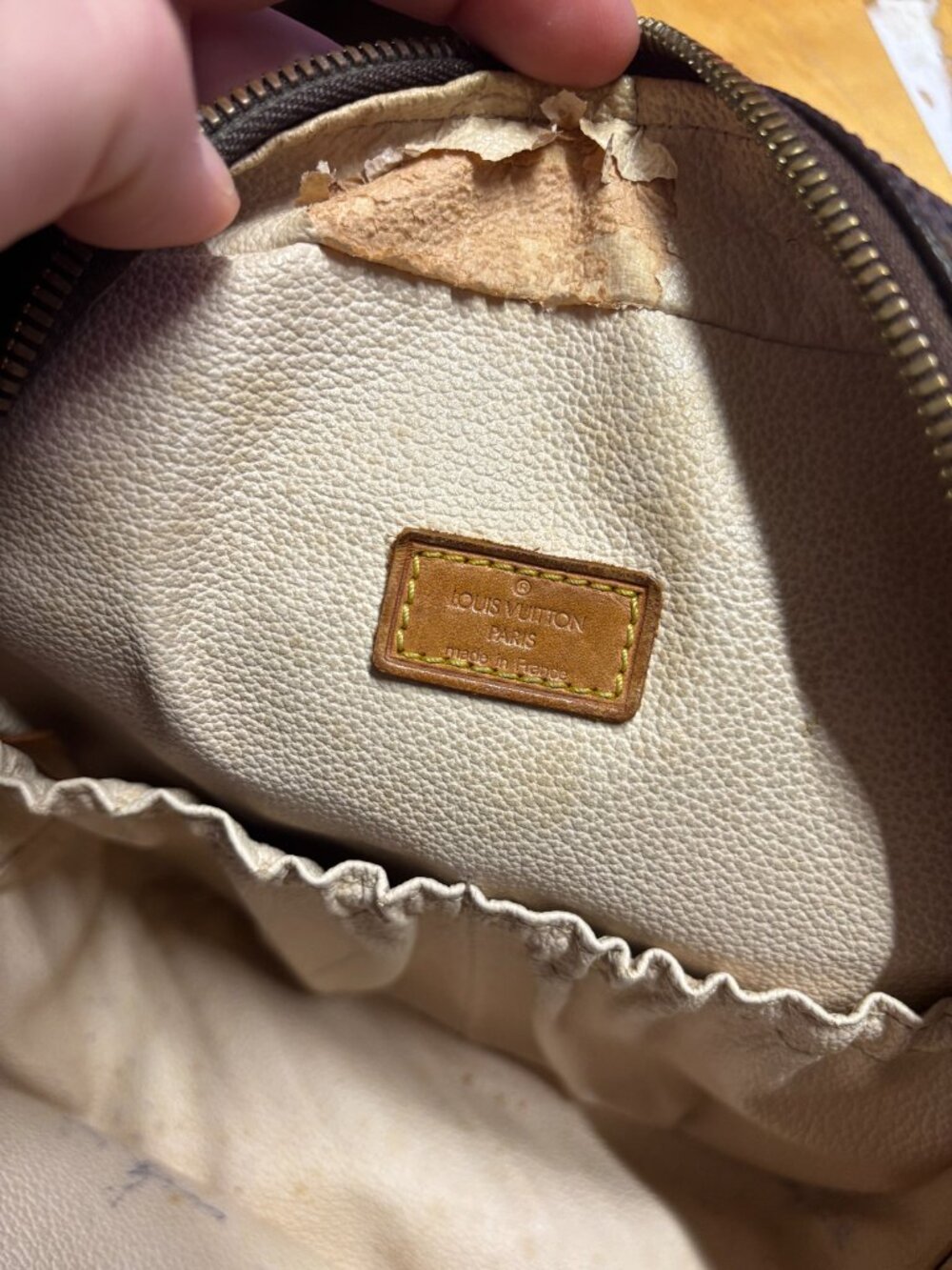 Authentic Louis Vuitton crossbody bag - Picture 11 of 13